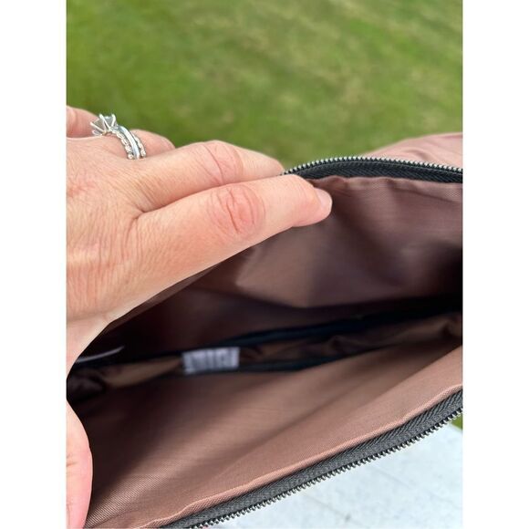 Vintage Floral Tapestry Shoulder Bag. Has lots of pockets/sections. Brown and Ta - Picture 3 of 7